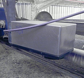 Cảm biến độ ẩm hồng ngoại lắp băng tải cho chất bột